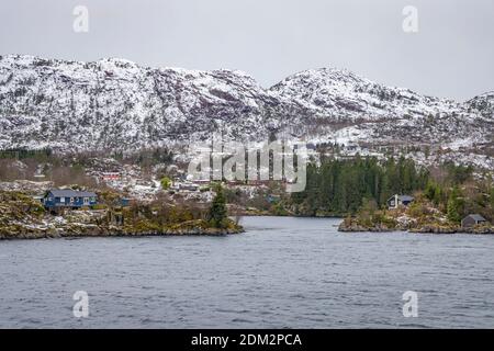 Crociera lungo Radfjorden vicino Bergen in Norvegia Foto Stock