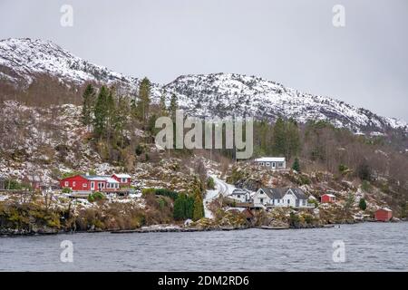 Crociera lungo Radfjorden vicino Bergen in Norvegia Foto Stock