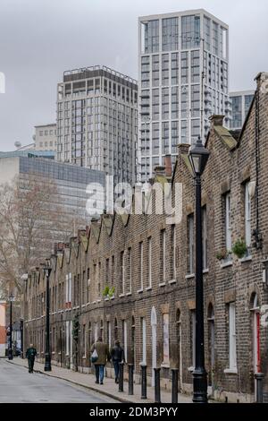 Roupell Street il 9 dicembre a South London nel Regno Unito. Foto di Sam Mellish Foto Stock