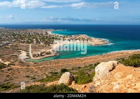 Vista panoramica della spiaggia di Stavros e della spiaggia di Pachia Ammos dal sentiero per Cave Lera, Creta, Grecia Foto Stock