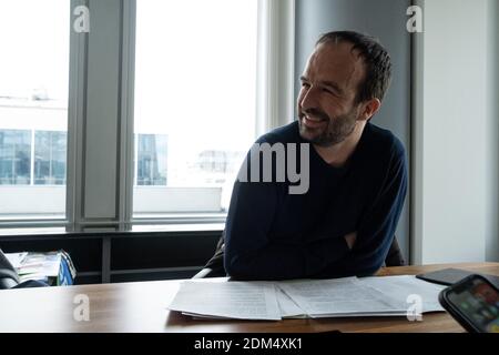 Reportage au Parlement Europeen a Bruxelles avec Manon Aubry, leadeuse de la France Insouise et de GUE / NGL. Relazione al Parlamento europeo in Fr Foto Stock