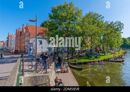 An der Obertrave, una strada popolare lungo il fiume trave, Città anseatica di Lübeck, Patrimonio dell'Umanità dell'UNESCO, Schleswig-Holstein, Germania del Nord, Europa Foto Stock