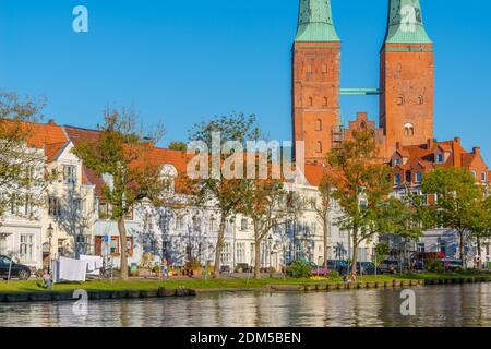 An der Obertrave, una strada popolare lungo il fiume trave, Città anseatica di Lübeck, Patrimonio dell'Umanità dell'UNESCO, Schleswig-Holstein, Germania del Nord, Europa Foto Stock