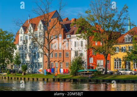 An der Obertrave, una strada popolare lungo il fiume trave, Città anseatica di Lübeck, Patrimonio dell'Umanità dell'UNESCO, Schleswig-Holstein, Germania del Nord, Europa Foto Stock