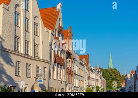 An der Obertrave, una strada popolare lungo il fiume trave, Città anseatica di Lübeck, Patrimonio dell'Umanità dell'UNESCO, Schleswig-Holstein, Germania del Nord, Europa Foto Stock