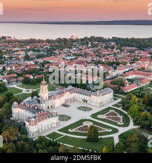 Phootto aereo del castello di Festetics a Keszthely, Ungheria Foto Stock