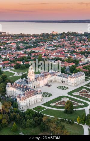 Phootto aereo del castello di Festetics a Keszthely, Ungheria Foto Stock