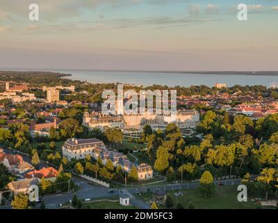 Phootto aereo del castello di Festetics a Keszthely, Ungheria Foto Stock