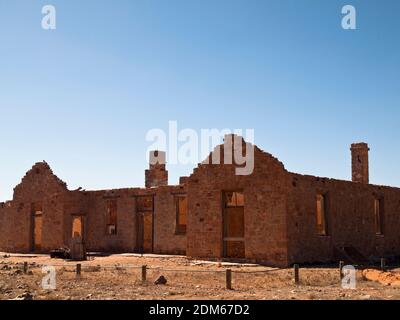 Rovine di edifici in pietra, farina, Oodnadatta Track, Outback dell'Australia Meridionale. Foto Stock