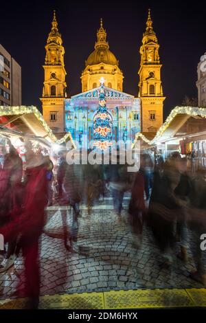 BUDAPEST, HUNGARY - DECEMBER 14: Advent market with christmas tree in front of the St. Stephens Basilica in Budapest.December 14, 2019 in Budapest, Hu Stock Photo