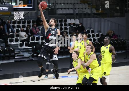 Bologna, Italia. 16 Dic 2020. 16/12/2020 - Kyle Weems di Segafredo Virtus Bologna durante l'Eurocup Match Virtus Segafredo Vs Antwerp Telnet Giants - ph: Michele Nucci/LM Credit: Michele Nucci/LPS/ZUMA Wire/Alamy Live News Foto Stock