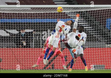 Londra, Regno Unito. 16 Dic 2020. Sebastien Haller di West Ham United (M) segna il suo primo gol con un calcio d'testa. Premier League Match, West Ham Utd v Crystal Palace presso lo stadio di Londra, Queen Elizabeth Olympic Park a Londra mercoledì 16 dicembre 2020. Questa immagine può essere utilizzata solo per scopi editoriali. Solo per uso editoriale, è richiesta una licenza per uso commerciale. Nessun utilizzo nelle scommesse, nei giochi o nelle pubblicazioni di un singolo club/campionato/giocatore. pic by Steffan Bowen/Andrew Orchard sports photography/Alamy Live news Credit: Andrew Orchard sports photography/Alamy Live News Foto Stock