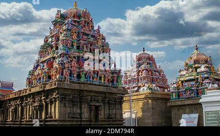 Chennai, India - 27 ottobre 2018: Il tempio di Kapaleeswarar è il punto di riferimento principale di Mylapore e uno dei templi indù popolari e prominenti nel sud Foto Stock