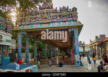 Chennai, India - 27 ottobre 2018: Il tempio di Kapaleeswarar è il punto di riferimento principale di Mylapore e uno dei templi indù popolari e prominenti nel sud Foto Stock