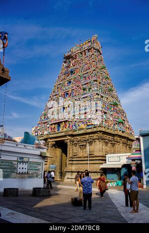 Chennai, India - 27 ottobre 2018: Esterno del Tempio di Arulmigu Kapaleeswarar un antico tempio di architettura indù situato in India del Sud. Luogo indù Foto Stock