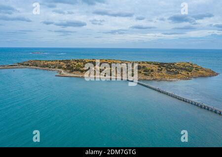 Strada rialzata in legno che collega Victor Harbour con l'isola di Granite in Australia Foto Stock