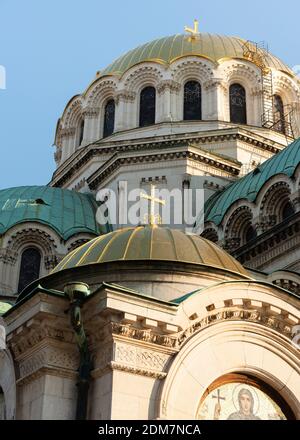 Dettagli architettonici della cattedrale di Alexander Nevsky come la basilica a cupola a croce del XIX secolo a Sofia Bulgaria, Europa orientale, Balcani, UE Foto Stock