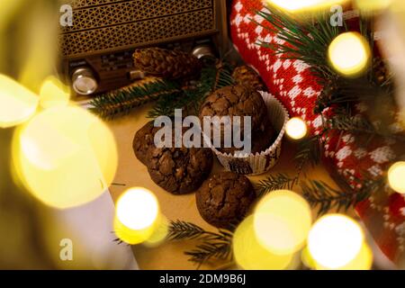 Deliziosi biscotti fatti in casa con pezzi di cioccolato fondente. Foto Stock