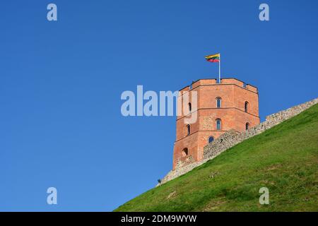 Gediminas’ brick tower castle in Gediminas’ Hill, Vilnius, Lithuania Foto Stock