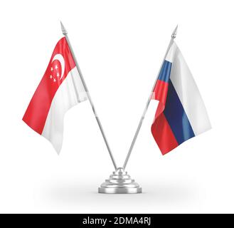 Le bandiere delle tabelle di Russia e Singapore sono isolate sul rendering 3D bianco Foto Stock