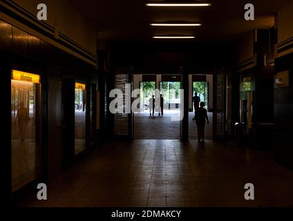 Tunnel nella stazione della metropolitana Foto Stock