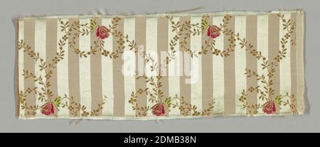 Frammento, Medio: Seta tecnica: Satin composto fantasia con trama supplementare, smerigliato a strisce strette verticalmente satinato blu chiaro e tela piana rosa pallido. Su questo un minuto di coda di vite, in trama di seta panna secondaria, che si avvolge in forma di arco e tiene in nodo un piccolo fiore a forma di campana, che è broccato in cerise, rosa e verde. Destra Selvage presente., Francia, fine del 19 ° secolo, tessuti, frammento Foto Stock