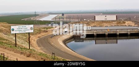Vista degli acquedotti della Central Valley in California Foto Stock