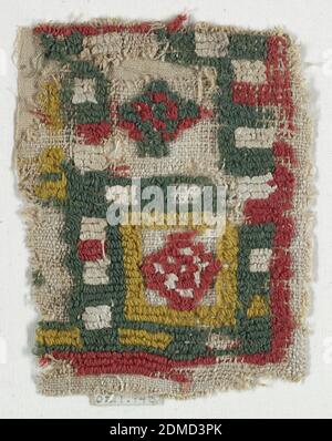 Frammento, Medio: Ordito; S-spun lino. Trama; S-spun lino, S-spun lana tecnica: Anelli di trama supplementari (lana) in tela di tessitura semplice terra, oblungo con anelli di trama policromo formando modello geometrico., Egitto, V–8 ° secolo, tessuti tessuti, frammento Foto Stock