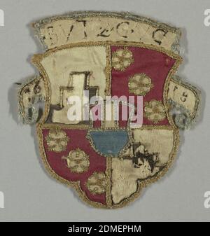 Badge, Medio: Membrana in metallo su anima di seta, tecnica di lavorazione della seta: Pieced, couted, ricamato su tessitura satinata, Shield diviso in quarti in satin bianco alternato con picco nero satinato con profili in oro couted, e raso cremisi con tre rosette in raso bianco a cinque lobi con profili in oro couted, dettaglio ricamato in seta. Piccolo schermo sovrapposto di color cremisi bianco, satinato blu, al centro. Scritta ricamata in raso bianco ricurvo, in alto; "BVTZGVG"; banderola curva su entrambi i lati dello scudo "16-18". Contorni in cordoncino di metallo couted., inizio 17 ° secolo, ricamo Foto Stock