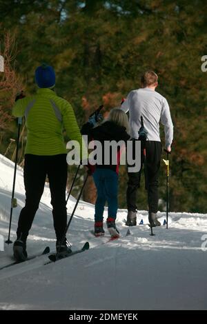 Sci di fondo presso la zona sciistica di Echo Ridge Nordic Ski a Chelan, Washington. ECHO Ridge è un'area ricreativa multiuso che è stata costruita per la prima volta per il cross-c Foto Stock