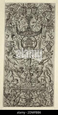 Pannello ornamentale con gabbia per uccelli, Nicoletto da Modena, italiano, attivo 1500 – 1522, Antonio Salamanca, italiano, ca. 1500 - 1562, incisione su carta laparata biancastra, motivo ornamentale verticale, diviso bilateralmente, mostra una figura alata, che tiene trombe e foglie di palma, e che sostiene una gabbia di uccelli. Al livello superiore, due figure sedute scrivono su tablet che leggono S.P.Q.R. (Il Senato e il popolo romano) e D.M.A.N. Due prigionieri legati si siedono sotto un trofeo militare. Al centro del pannello, una figura alata che sorregge una gabbia di uccelli contiene trombe e foglie di palma, simboli di vittoria. Foto Stock