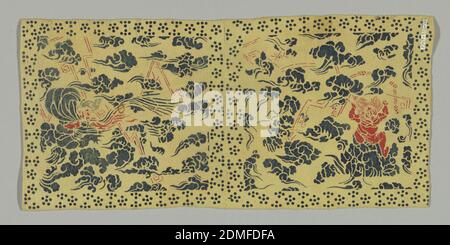 Frammento, mezzo: Lana tecnica: Feltrata e stenciata, rettangolo di feltro color crema, stampato in blu e rosso in due disegni quadrati di nuvole, zig-zag di alleggerimento (?) e l'uomo dai capelli selvaggi. Ogni segno delineato da una banda di punti blu., Cina, 18 ° o 19 ° secolo, stampati, tinti e dipinti tessuti, frammento Foto Stock