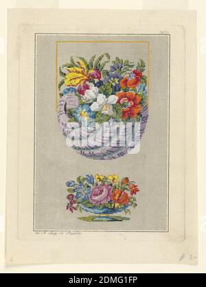 Disegno, M. Levy, Pennello e gouache su carta prestampata quadrata al centro, una cornucopia viola a conchiglia piena di fiori in arancione, bianco, blu, rosso, viola e giallo; sotto, un vaso blu a piedi corto con fiori in rosa, arancione, blu e giallo., Berlino, Germania, XIX secolo, disegni tessili, disegno Foto Stock