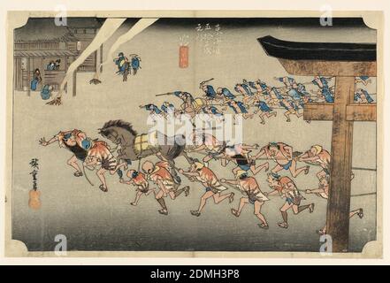 Miya (Atsuta Jiuji Temple Fete), nelle cinquantatre stazioni di Tokaido Road (Tokaido Gojusan Tsugi-no Uchi), Ando Hiroshige, giapponese, 1797–1858, stampa a blocchi di legno (ukiyo-e) su carta di gelso (lavi), inchiostro a colori, due squadre di uomini, ciascuno con cavallo, che trasportano auto da destra a sinistra. Destra, parte di Torii è visto. Sinistra, edificio al di fuori del quale sono due fuochi, e la gente che guarda le attività., Giappone, ca. 1834, figure, Stampa Foto Stock