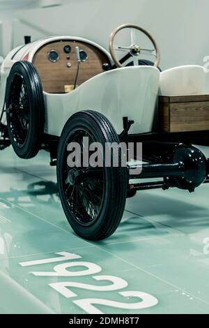 STOCCARDA, Germania 6 marzo 2020: Austro-Daimler Sascha (1922) al Museo Porsche. Foto Stock