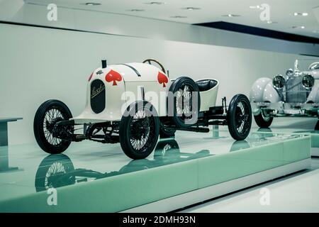 STOCCARDA, Germania 6 marzo 2020: Austro-Daimler Sascha (1922) al Museo Porsche. Foto Stock