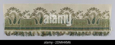 Tessile, Medio: Seta e fili metallici tecnica: Tela composta semplice, bordo tessuto con fasce orizzontali di ornamenti verdi e dorati e gruppi di tre coni persiani e ghirlande floreali in due tonalità di filo verde e oro su un terreno di taffeta bianco. Bordato con verde, bianco, e oro frangia del periodo., Francia, primi del 19 ° secolo, tessuti tessuti, tessile Foto Stock