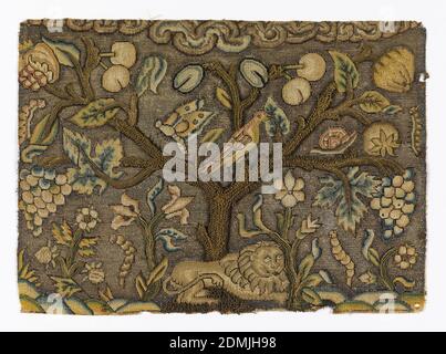 Immagine ricamata, Media: Seta, filo metallico, seta metallizzata e ricamo in metallo rivestito di seta su fondazioni di lino tecnica: Ricamato in running e interlacciato loop, tenda, mezza croce, e punti di couching su fondamenta di tessitura semplice, albero fruttifero con leone sul fondo e uccello nei rami. Tronco dell'albero è sollevato. L'immagine originale era probabilmente più grande., Inghilterra, 17 ° secolo, ricamo e cucito, immagine ricamata Foto Stock