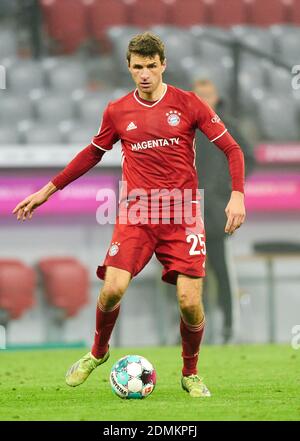 Munich, Germany. 16th Dec, 2020. Thomas MUELLER, MÜLLER, FCB 25  in the match FC BAYERN MUENCHEN - VFL WOLFSBURG 2-1 1.German Football League on December 16, 2020 in Munich, Germany.  Season 2020/2021, matchday 12, 1. Credit: Peter Schatz/Alamy Live News Foto Stock