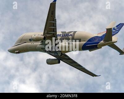 Newquay, Cornovaglia, Regno Unito, 14 dicembre 2020. Inusuale velivolo A700 Airbus a forma di balena visita l'aeroporto di Newquay per una serie di equipaggi traini Foto Stock