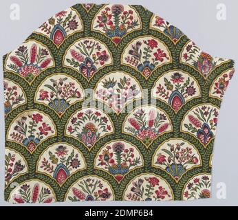 Tessile, Oberkampf & Cie., (Jouy-en-Josas, Francia, 1759–1815), Medio: Tecnica del cotone: Colori delle madder applicati per blocco; altri colori applicati per pennello; fondazione a tessitura semplice, disegno su piccola scala di archi arrotondati sovrapposti, ciascuno contenente fiori che crescono da cumuli. Ogni arco è composto da una vite verde su un terreno marrone. Stampato in nero, viola, blu, verde, giallo e diverse sfumature di rosso e rosa su un terreno biancastro. Le forme ad arco sovrapposte contengono una varietà di piante che crescono da tumuli. Il dispositivo di incorniciatura è marrone con bordi gialli e una vite verde all'interno., Jouy, Francia Foto Stock