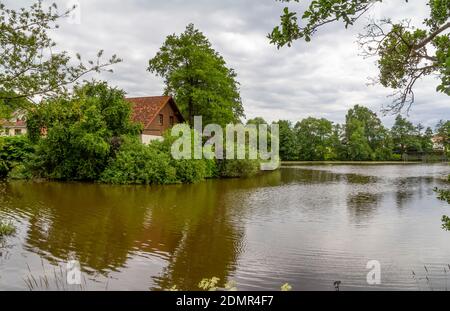 Lago di Wiesenfelden, un comune in Baviera, Germania, in estate Foto Stock