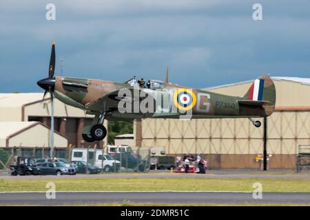 Un Supermarine Spitfire decollo al RIAT Air-show in Inghilterra Foto Stock