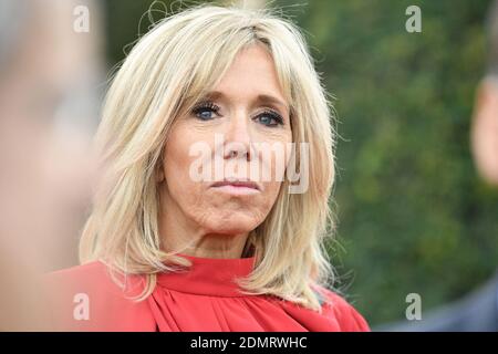 File photo datato 2 maggio 2019 di Brigitte Macron visita lo Chateau du Clos luce durante il 500° anniversario della morte del pittore e scienziato rinascimentale italiano Leonardo da Vinci ad Amboise, Francia. Il presidente francese Emmanuel Macron ha dato risultati positivi per Covid-19, dice il suo ufficio. Il 42-year-old ha preso un test dopo i sintomi apparso e ora isolerà per sette giorni, il Palazzo Elysee ha detto in una dichiarazione. Macron "è ancora responsabile" della gestione del paese e lavorerà a distanza, ha detto un funzionario. Foto di David Niviere/ABACAPRESS.COM Foto Stock