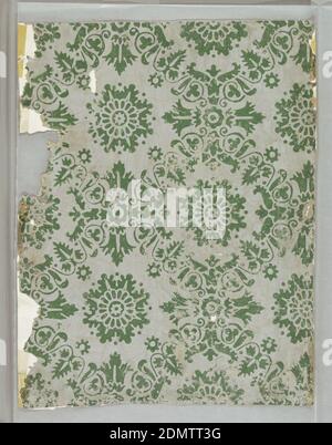 Parete laterale, stampata a blocchi, Rosette in struttura simile a un pannolino. Stampato in verde su fondo grigio, USA, 1800–1850, Wallcoverings, parete laterale Foto Stock