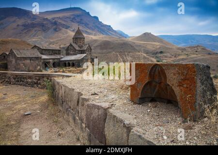 Armenia, Sisian, Vorotnavank antica fortezza e complesso della chiesa Foto Stock