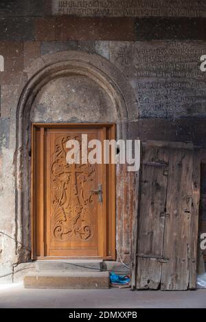 Armenia, Ashtarak, Hovhannavank chiesa ai margini del Qasakh River Canyon Foto Stock