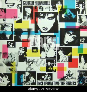 Siouxsie & The Banshees - una volta  il Singoli - copertina dell'album in vinile d'epoca Foto Stock