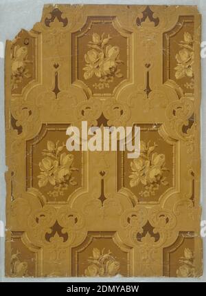 Parete laterale, stampata a blocchi e smaltata, carta lucida in marrone, con scroll-work, e pannelli a incasso simulati con grappoli incorniciati di rose., Inghilterra o Francia, 1860–70, Wallcoverings, parete laterale Foto Stock