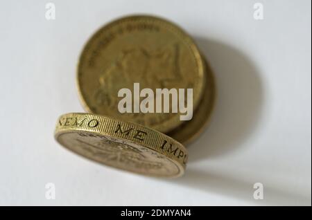 vecchie monete da sterlina Foto Stock